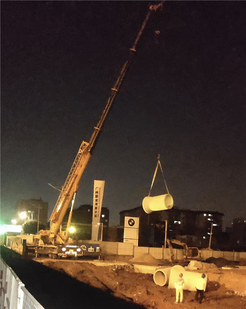 宁远县“弯臂矫正”—— 吊车的 “形变补偿” 技术